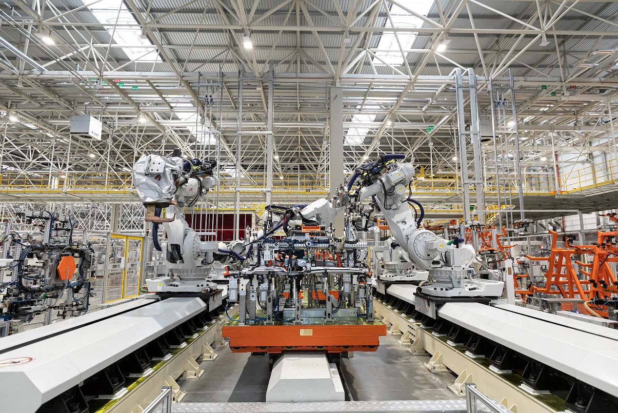 中國重汽:打造高端智能綠色的重卡生產(chǎn)基地